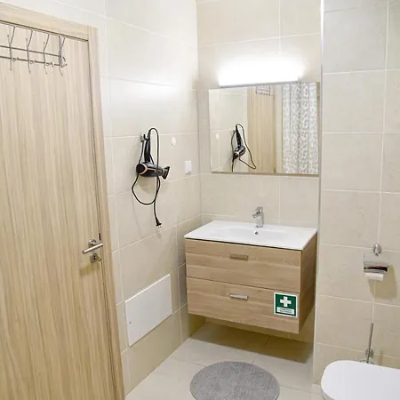 Apartment Elegante Com Garagem E Piscina Na Da Rocha Portimao
