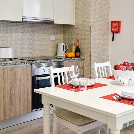 Apartment Elegante Com Garagem E Piscina Na Da Rocha *