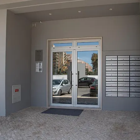 Elegante Com Garagem E Piscina Na Da Rocha Portimao