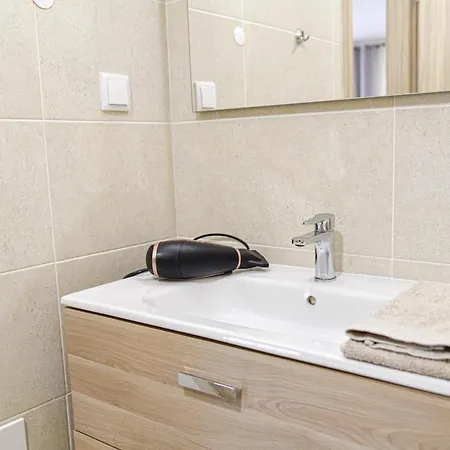 Elegante Com Garagem E Piscina Na Da Rocha Portimao