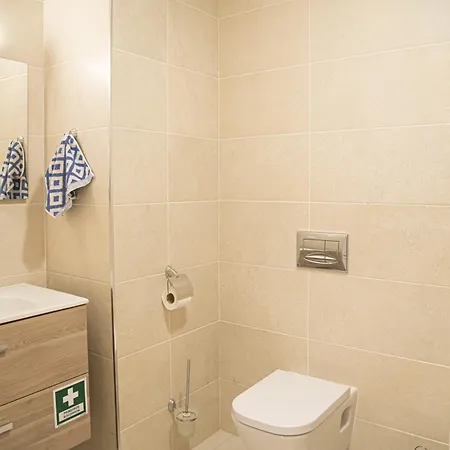 Apartment Elegante Com Garagem E Piscina Na Da Rocha Portimao