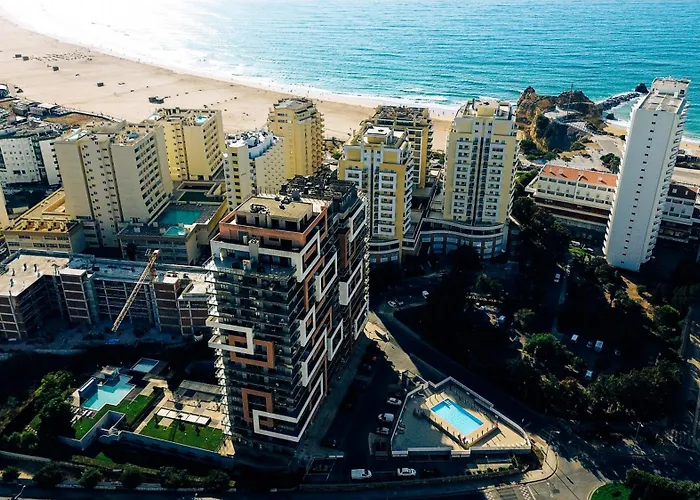 Piscina, Garagem A 5 Min A Pe Da Da Rocha *