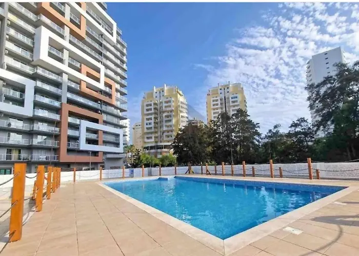 Piscina, Garagem A 5 Min A Pe Da Da Rocha